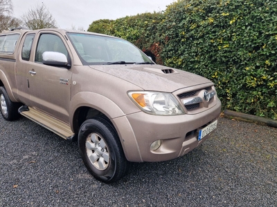 2007 - Toyota Hilux Manual