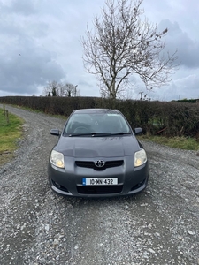 2010 - Toyota Auris Manual