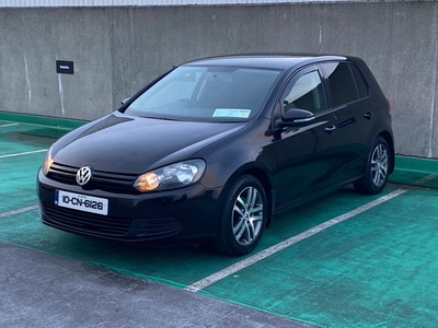 2010 - Volkswagen Golf ---