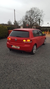 2010 - Volkswagen Golf ---