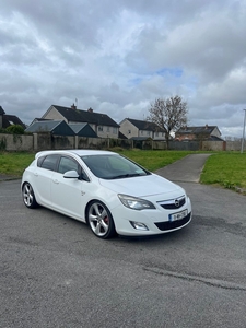 2011 - Opel Astra Manual