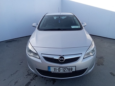 2011 - Opel Astra Manual