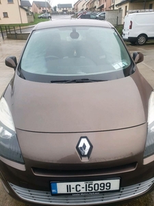 2011 - Renault Grand Scenic Manual