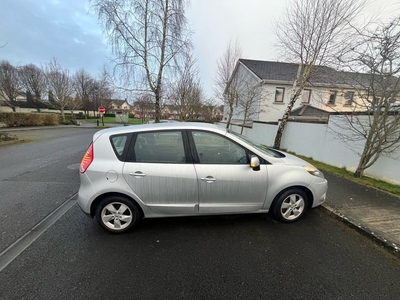 2011 - Renault Scenic Manual