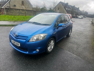 2011 - Toyota Auris Manual