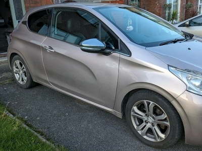 2014 - Peugeot 208 Manual