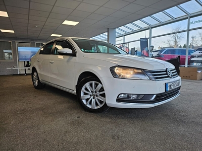 2014 - Volkswagen Passat Manual