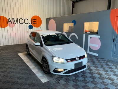 2015 - Volkswagen Polo Automatic