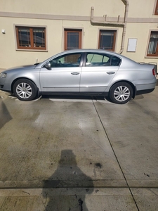 2007 - Volkswagen Passat Manual