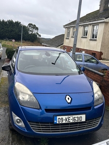 2009 - Renault Grand Scenic ---