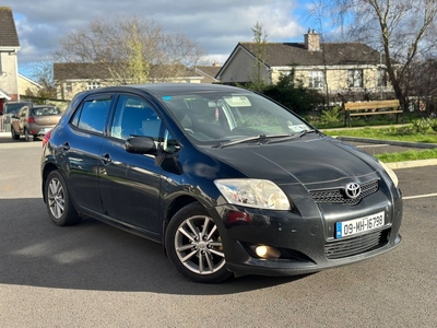 2009 - Toyota Auris ---