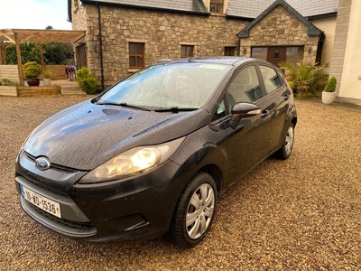 2010 - Ford Fiesta ---