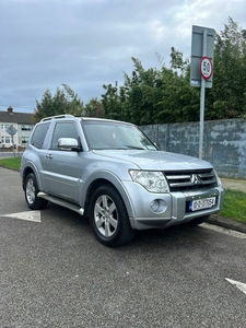 2010 - Mitsubishi Pajero ---