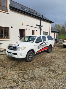 2010 - Toyota Hilux ---