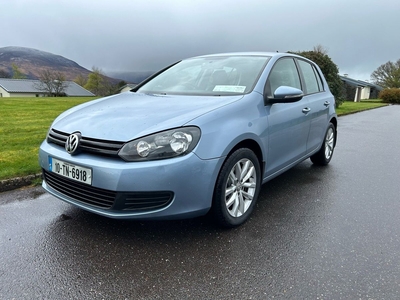 2010 - Volkswagen Golf ---