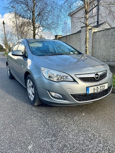 2011 - Opel Astra Manual