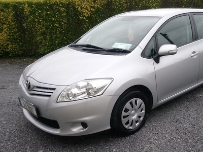 2011 - Toyota Auris Manual