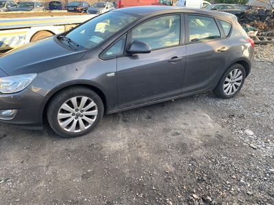 2012 - Opel Astra Manual