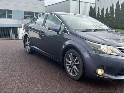 2012 - Toyota Avensis Manual