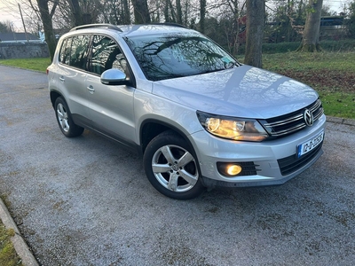 2012 - Volkswagen Tiguan Manual