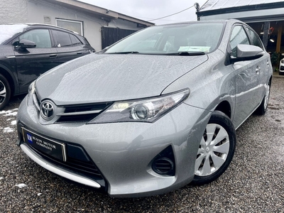 2013 - Toyota Auris Manual