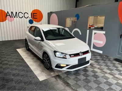 2015 - Volkswagen Polo Automatic