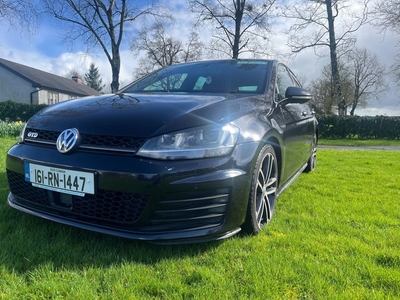 2016 - Volkswagen Golf Manual