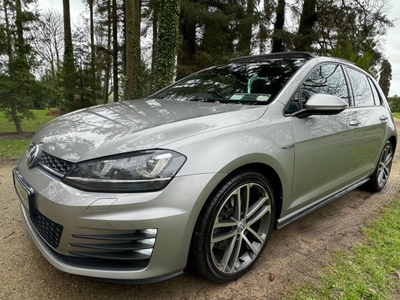 2016 - Volkswagen Golf Manual