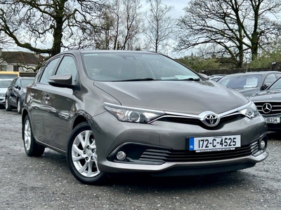 2017 - Toyota Auris Manual