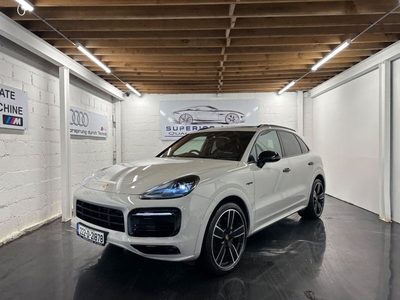 2022 - Porsche Cayenne Automatic