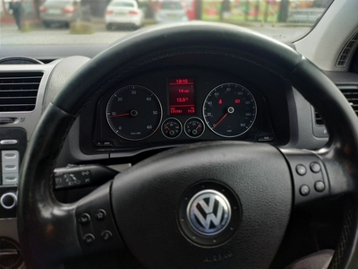 2008 - Volkswagen Golf ---