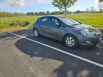 2011 - Vauxhall Astra ---