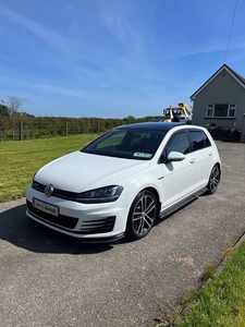 2016 - Volkswagen Golf Manual