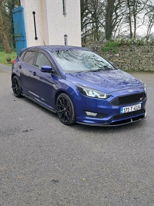 2017 - Ford Focus Manual