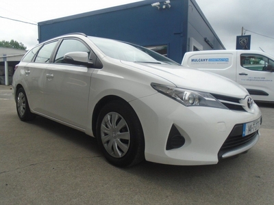 2014 - Toyota Auris Manual