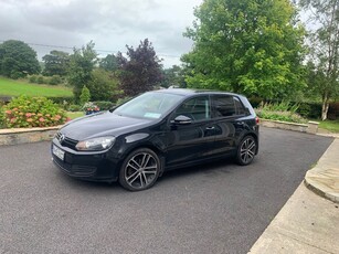 2009 - Volkswagen Golf ---