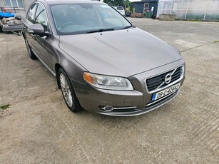 2009 - Volvo 80 Series ---