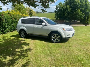 2010 - Mitsubishi Outlander ---