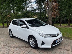 2013 - Toyota Auris Manual