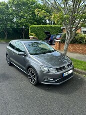 2014 - Volkswagen Polo Manual