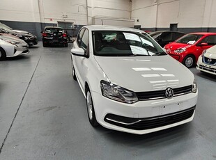 2015 - Volkswagen Polo Automatic