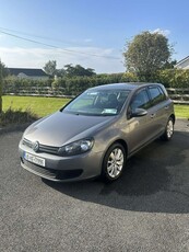 2010 - Volkswagen Golf ---