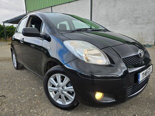 2011 - Toyota Yaris Manual