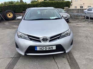 2014 - Toyota Auris Manual