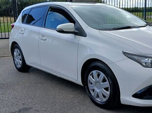 2016 - Toyota Auris Manual