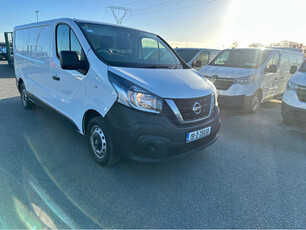 NISSAN NV300