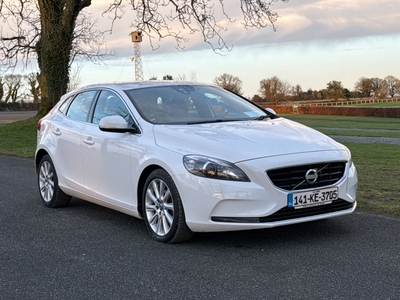 2014 - Volvo V40 Manual