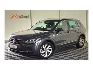 2022 (221) Volkswagen Tiguan