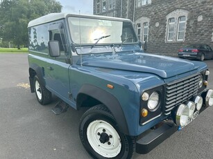 1990 - Land Rover Defender ---