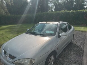 2002 - Renault Megane Manual